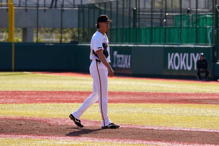 危険球退場となった巨人・堀田賢慎【写真：森大樹】