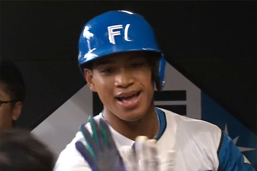 オリックス戦で勝ち越し3ランを放った日本ハム・万波中正【画像：パーソル パ・リーグTV】