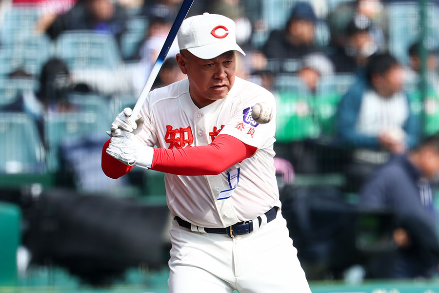 智弁学園・小坂将商監督【写真:加治屋友輝】