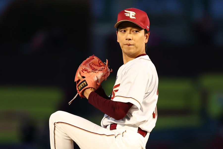 俳優・山崎育三郎さんが始球式に登場【写真：加治屋友輝】