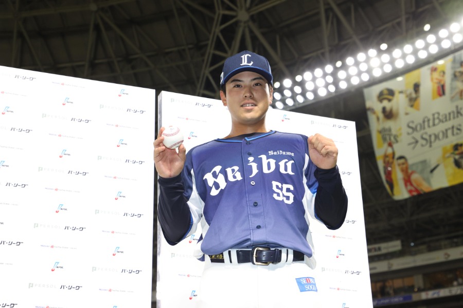 ソフトバンク戦でプロ1号を放った西武・仲三優太【写真:栗木一考】