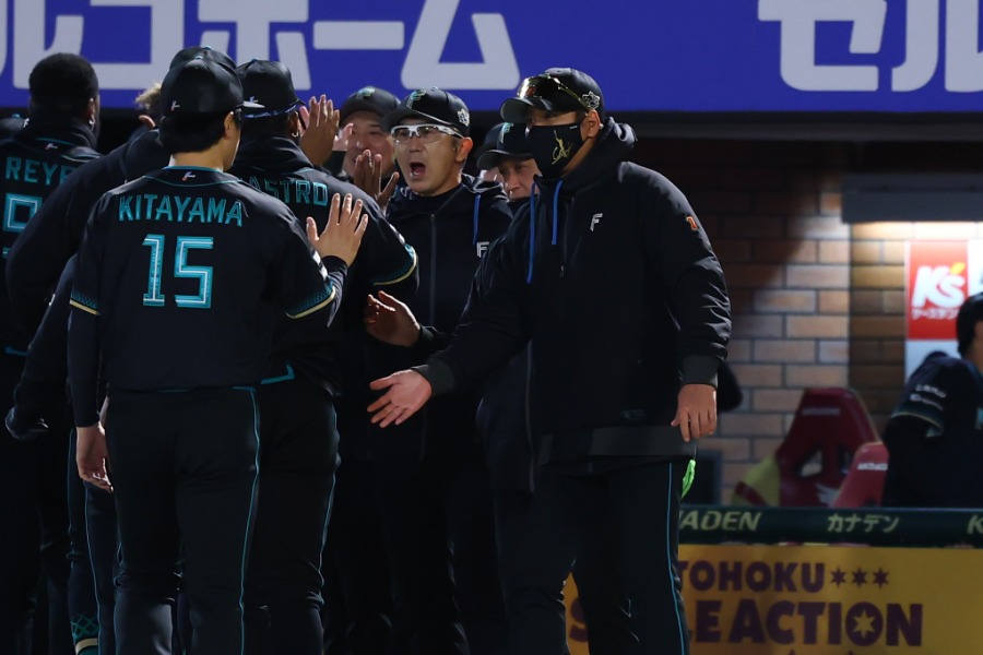 楽天戦を指揮した日本ハム・新庄剛志監督【写真：加治屋友輝】