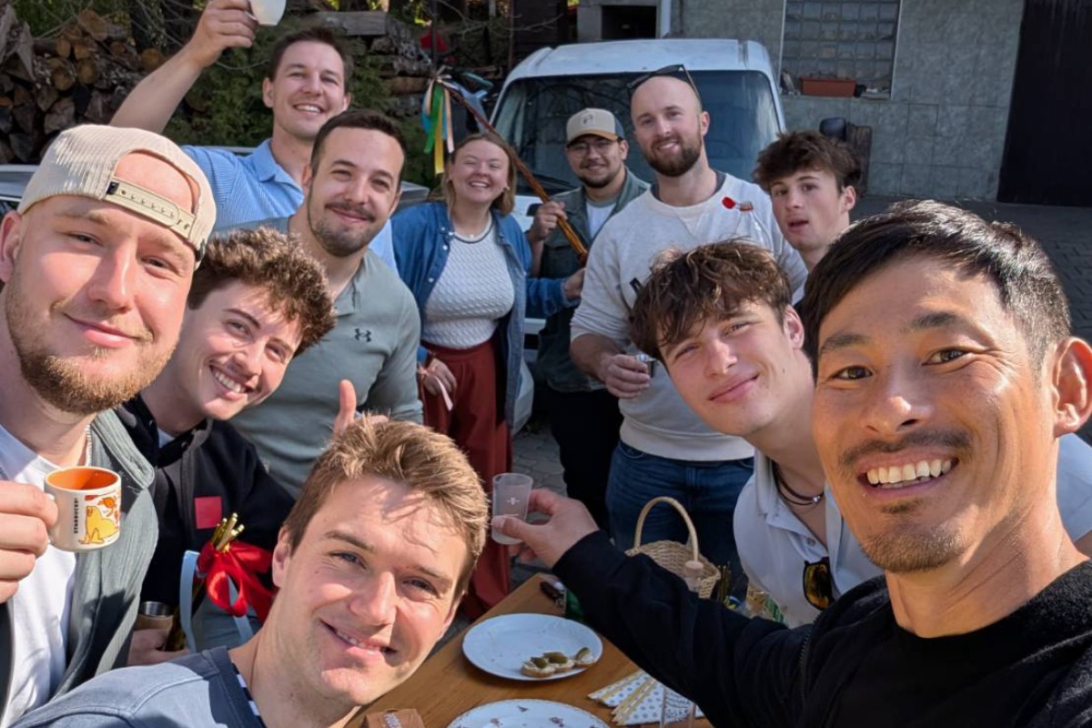 伝統行事に驚かされたイースター・マンデーにチームメートたちと【写真：本人提供】