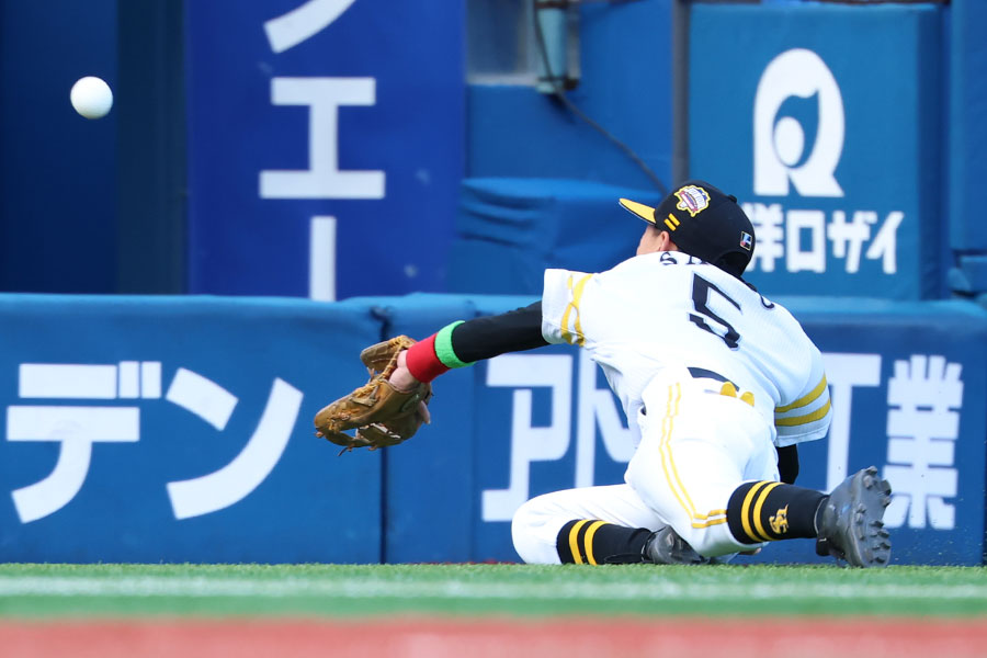 守備における球際の強さが身に付く練習法とは（写真はイメージ）