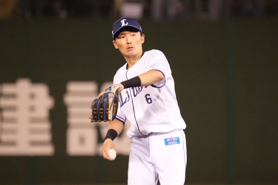 ロッテ戦に出場した西武・源田壮亮【写真:岡部直樹】