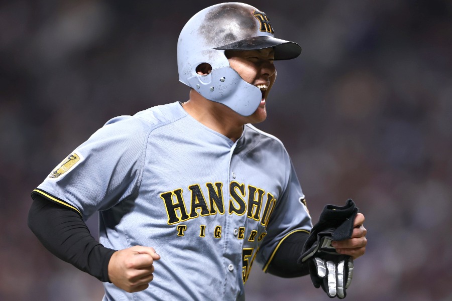 中日戦で適時打を放った阪神・前川右京【写真提供：産経新聞社】