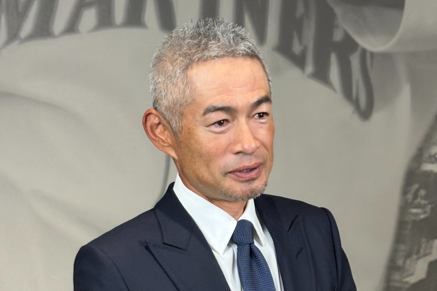 自身の銅像の除幕式に登場したイチロー氏【写真:木崎英夫】