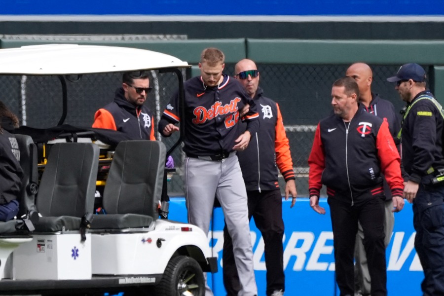 退場するタイガースのパーカー・メドウズ【写真：ロイター】