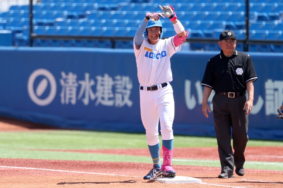 2回にチーム初ヒットを放った東大・荒井慶斗【写真：加治屋友輝】