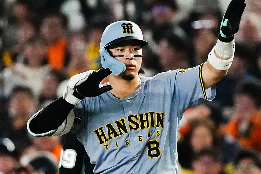 阪神・佐藤輝明【写真：黒澤崇】