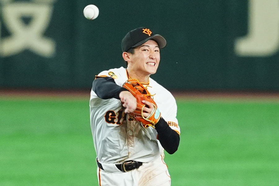 巨人・浦田俊輔【写真：小林靖】