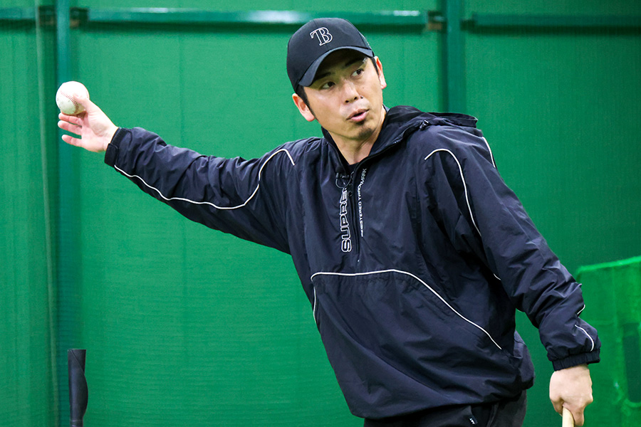左手も同様に動かせる努力が必要だと生島氏は語る【写真：伊藤賢汰】