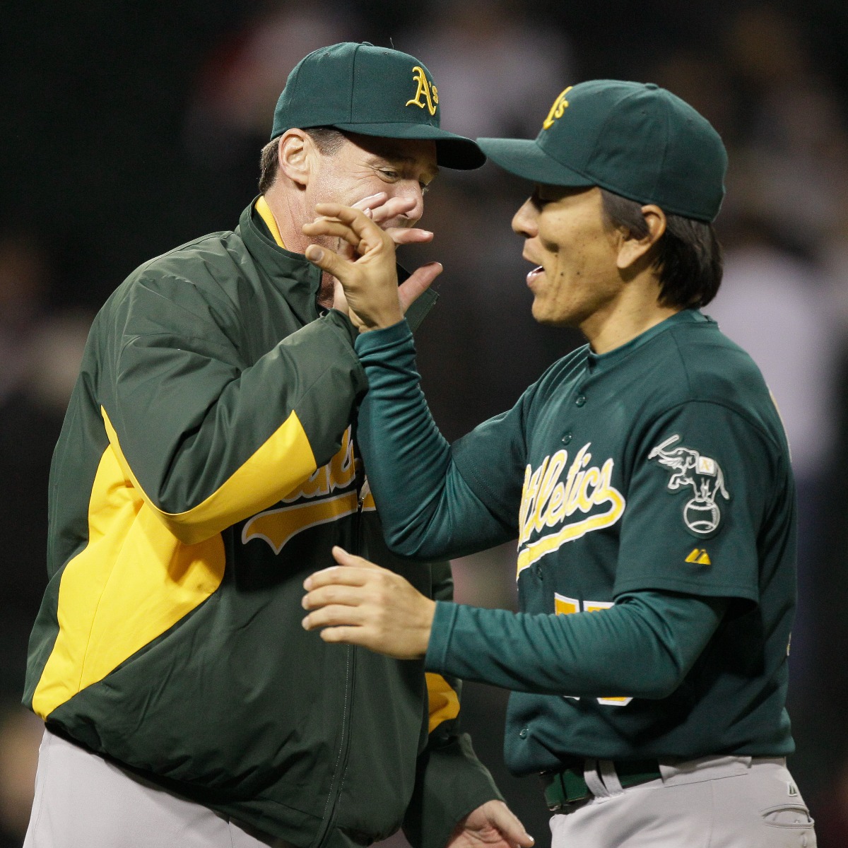 ハイタッチを交わすボブ・メルビン監督（左）と松井秀喜(2011年)【写真：アフロ】