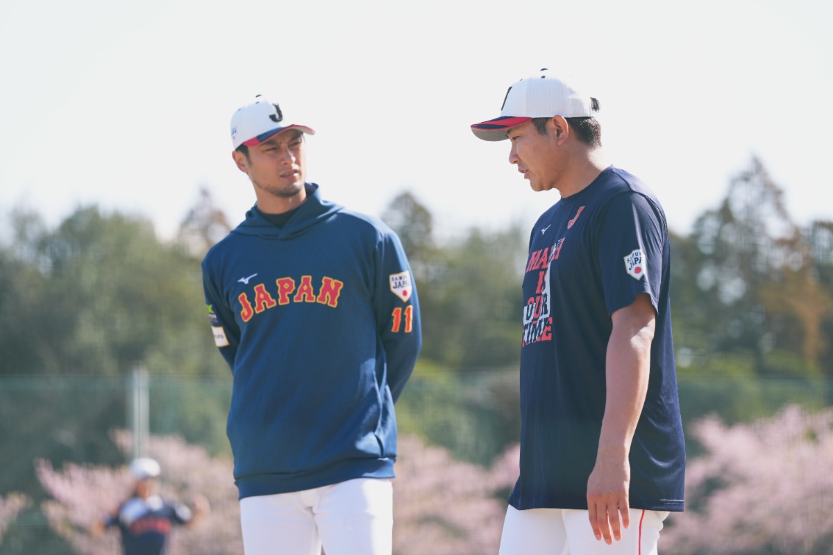ダルビッシュ有（左）と菅野智之【写真：小林靖】