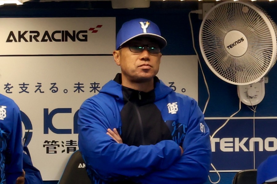 ヤクルト戦で指揮したDeNA・相川亮二監督【写真:加治屋友輝】