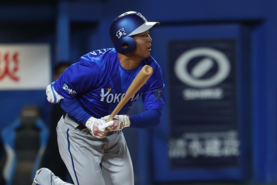 代打で登場し中前打を放ったDeNA・勝又温史【写真：加治屋友輝】