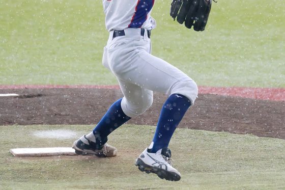 クイックで足を速く動かすのは逆効果？　球質激変…シャドーピッチで鍛える“重心移動”