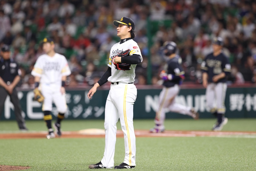 7失点で降板したソフトバンクの徐若熙【写真：栗木一考】