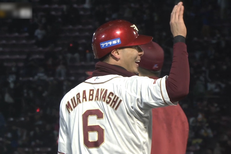 ロッテ戦でサヨナラ適時打を放った楽天・村林一輝【画像：パーソル パ・リーグTV】