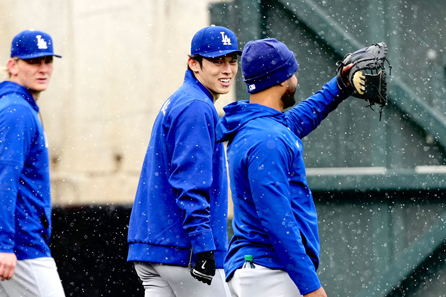試合前に練習を行ったドジャース・佐々木朗希【写真：黒澤崇】