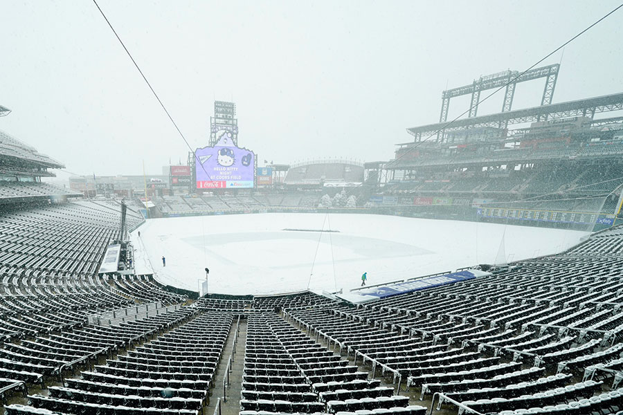 MLB／大雪覆蓋球場5小時後開打 洛磯神整備驚艷球迷 Feature Image
