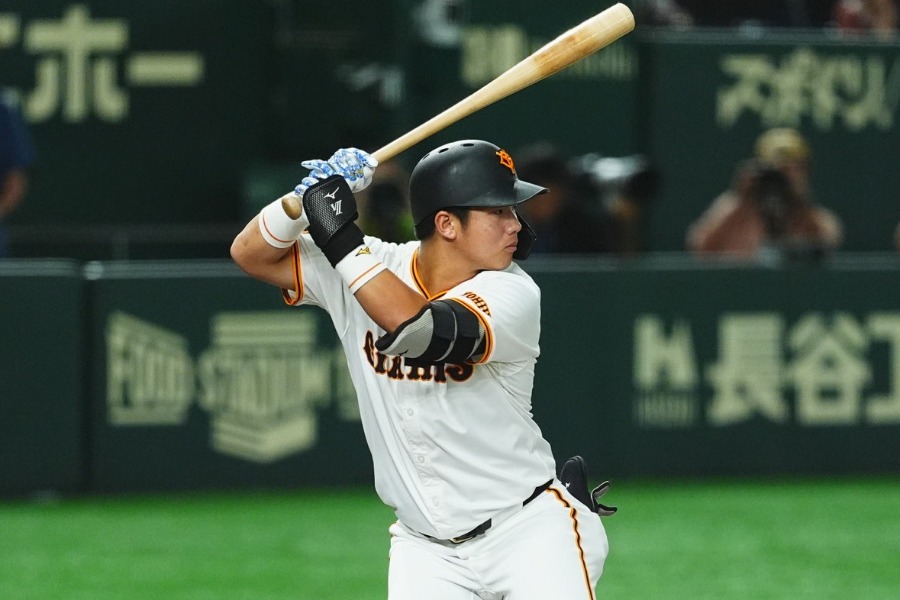 巨人・石塚裕惺【写真：小林靖】