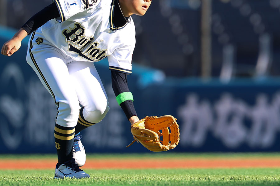 球際の強さと送球への素早い移行が身につくトレーニングとは（写真はイメージ）