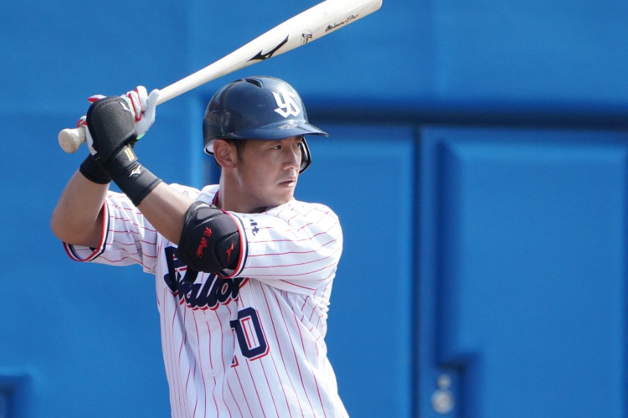 ヤクルト時代の荒木貴裕氏【写真：荒川祐史】