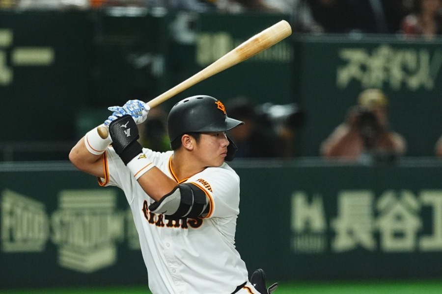 巨人・石塚裕惺【写真：小林靖】