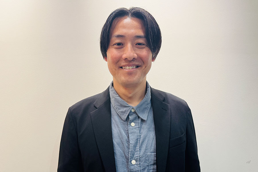 取材に応じた元ヤクルト・荒木貴裕氏【写真：町田利衣】