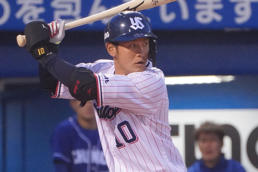 ヤクルト現役時代の荒木貴裕氏【写真：荒川祐史】