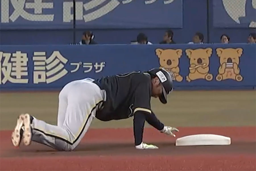 ロッテ戦で負傷交代したオリックス・大城滉二【画像：パーソル パ・リーグTV】