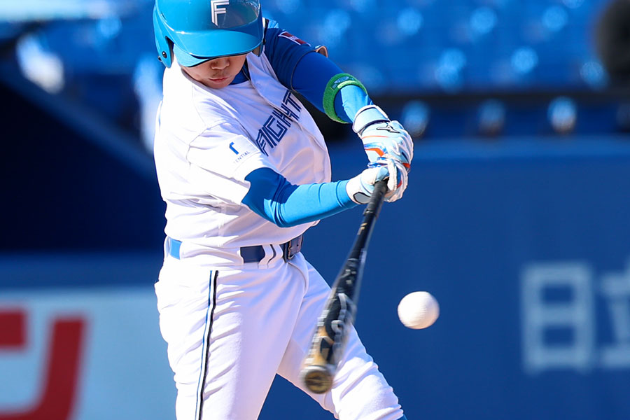 体が開かない打撃が身につく“横目スイング”とは（写真はイメージ）