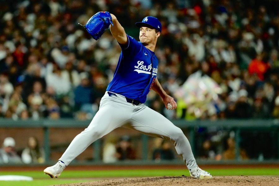 ジャイアンツ戦で登板するドジャースのジャック・ドレイヤー【写真：黒澤崇】