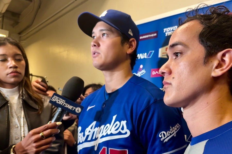 試合後、取材に応じたドジャース・大谷翔平【写真：小谷真弥】