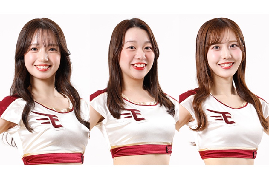 東北ゴールデンエンジェルスのAKARIさん、HANAさん、HANARさん（左から）【写真提供：(c)Rakuten Eagles】