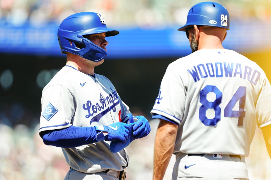 死球を受けたダルトン・ラッシング【写真：黒澤崇】