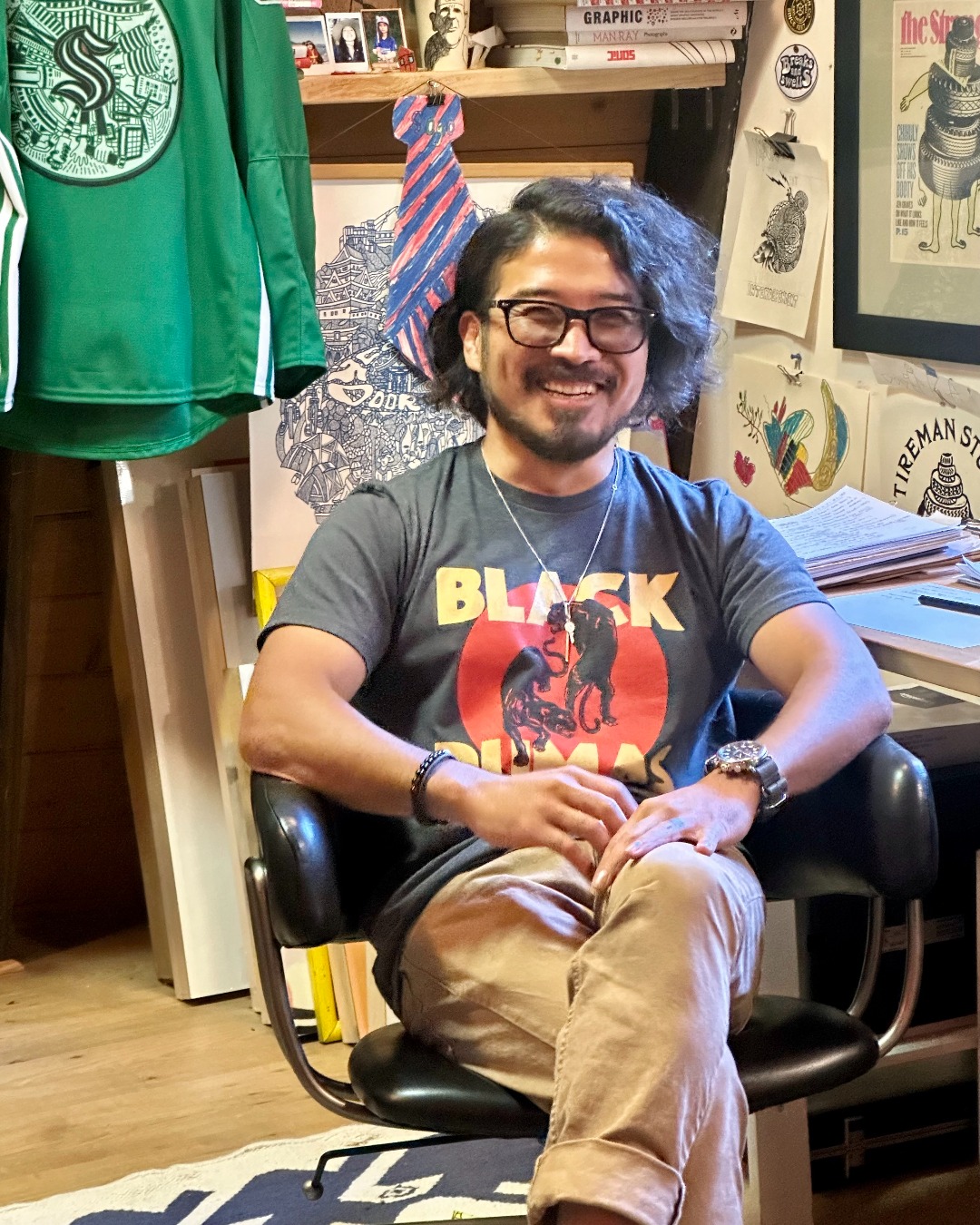 自身のスタジオで笑顔の太田翔伍氏【写真：木崎英夫】