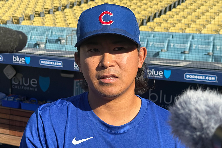 試合前、取材に対応したカブス・今永昇太【写真：小谷真弥】