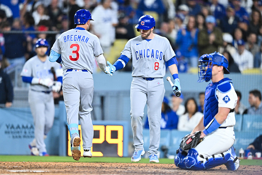 同点弾を放ったカブスのアレックス・ブレグマン（左）【写真：ロイター】