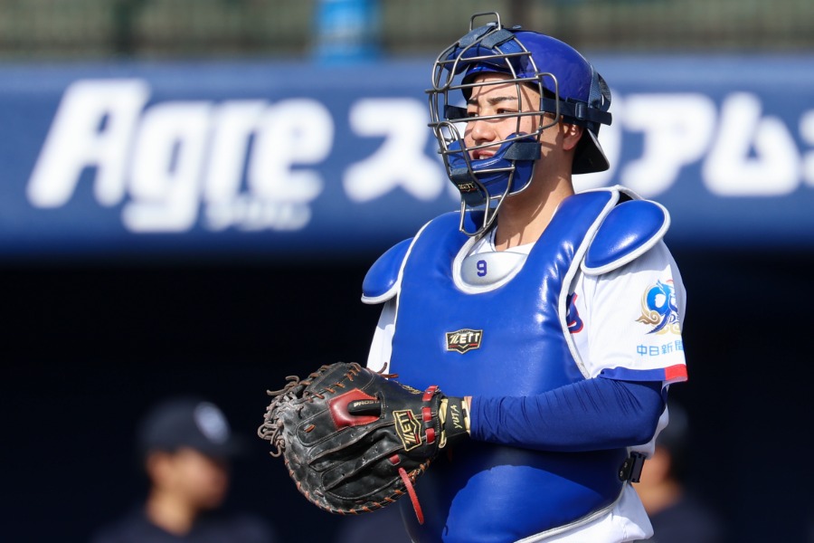 中日・石伊雄太【写真：加治屋友輝】