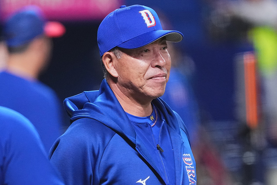 中日・井上一樹監督【写真：小林靖】