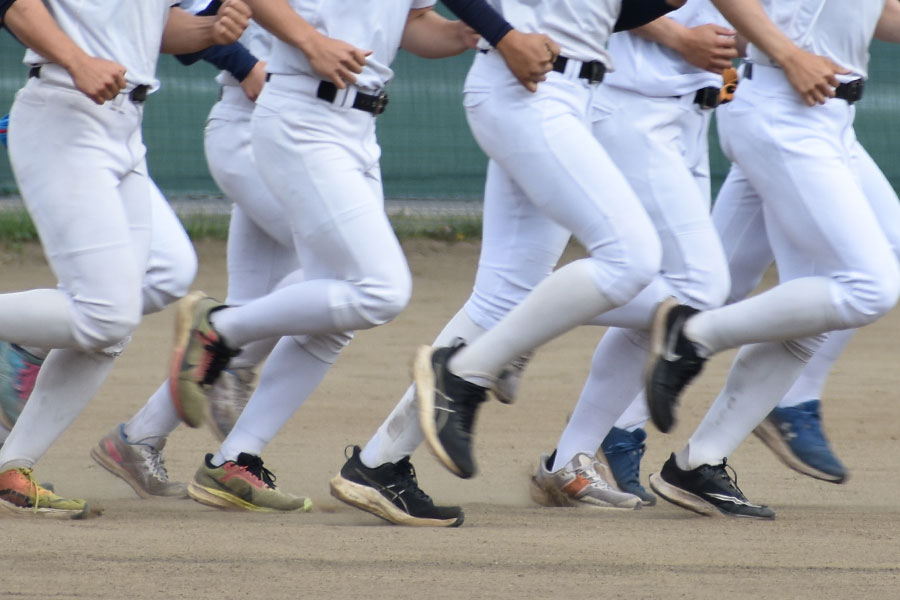 運動に必要な筋肉の温度にする「ハンドウォーク」とは（写真はイメージ）