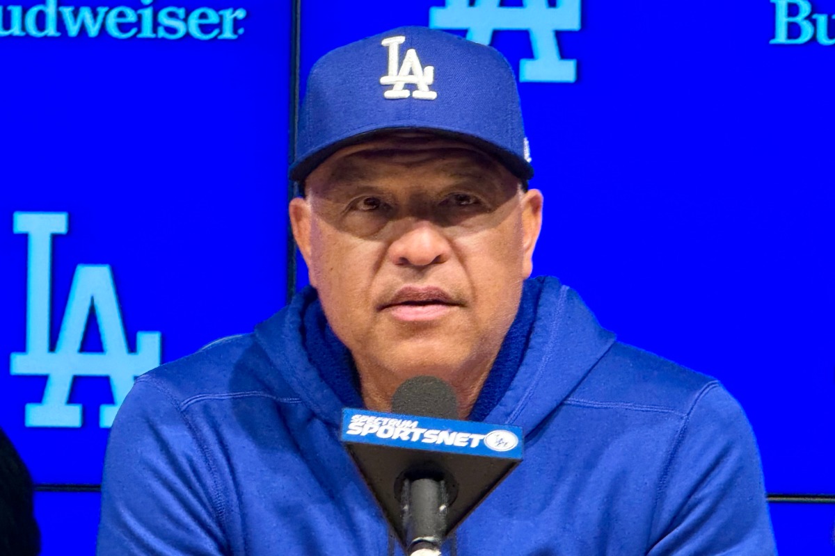 試合後、取材に応じたドジャースのデーブ・ロバーツ監督【写真：小谷真弥】