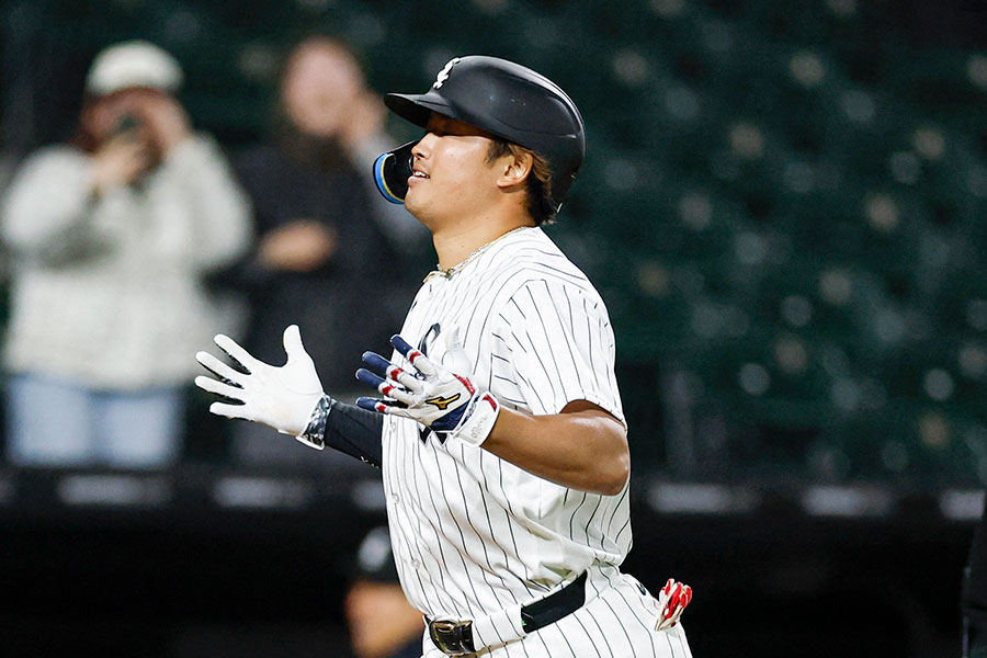 12号を放ったホワイトソックス・村上宗隆【写真：ロイター】
