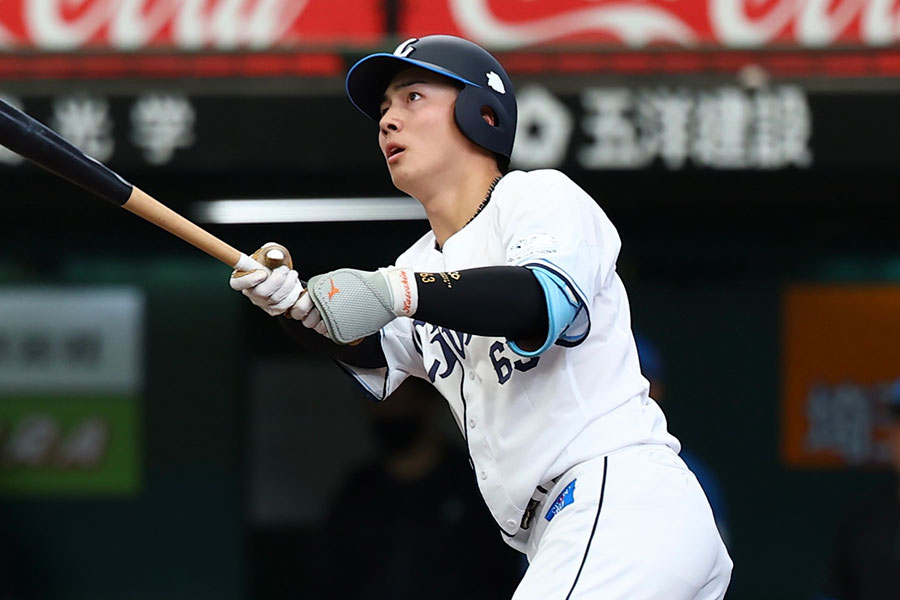 日本ハム戦で先制弾を放った西武・長谷川信哉【写真：加治屋友輝】