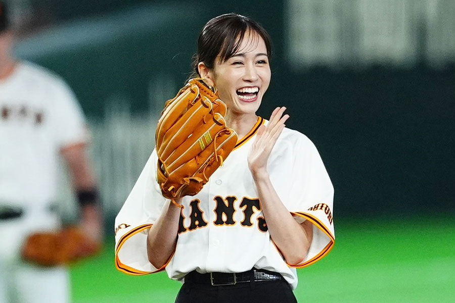 セレモニアルピッチに登場した前田敦子さん【写真：小林靖】