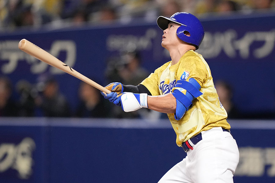 3号を放った中日・細川成也【写真提供：産経新聞社】