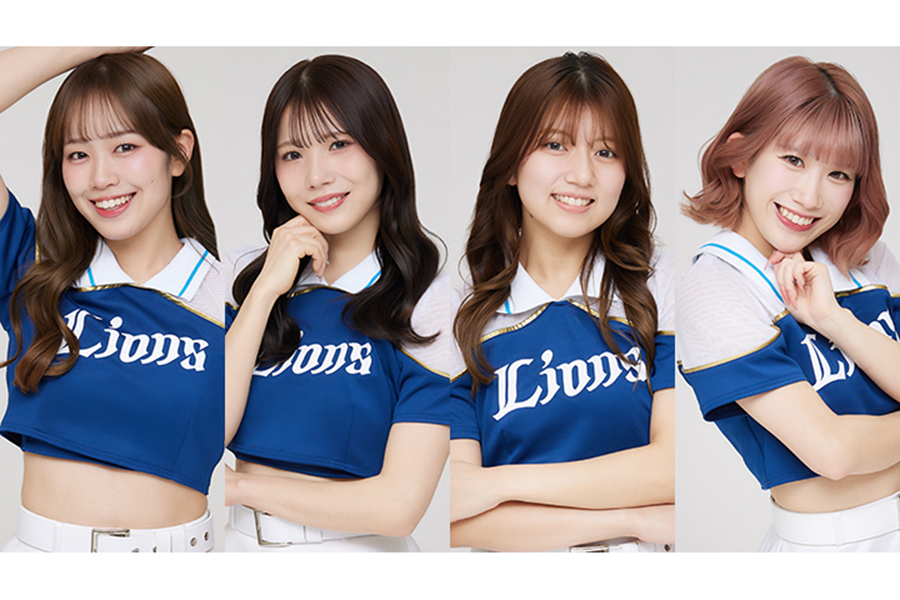 「bluelegends」のNatsumiさん、Aiさん、Airiさん、Amiさん（左から）【写真：球団提供】