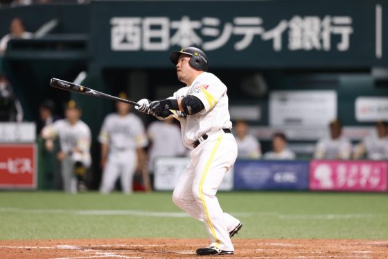 鷹・山川穂高、32打席ぶりヒットが本塁打　打率1割台の大不振も…復調の一撃に本拠地騒然
